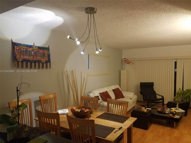 9371 Fontainebleau Blvd I208, Miami, FL 33172