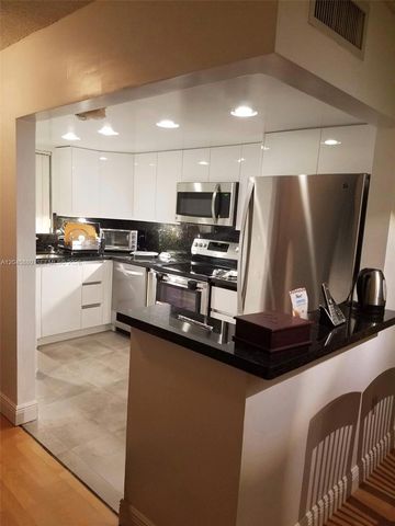 9371 Fontainebleau Blvd I208, Miami, FL 33172