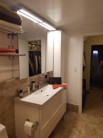 9371 Fontainebleau Blvd I208, Miami, FL 33172