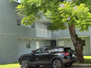 9371 Fontainebleau Blvd I208, Miami, FL 33172