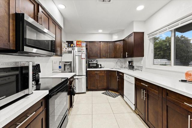 1541 NW 63rd Ave, Sunrise, FL 33313