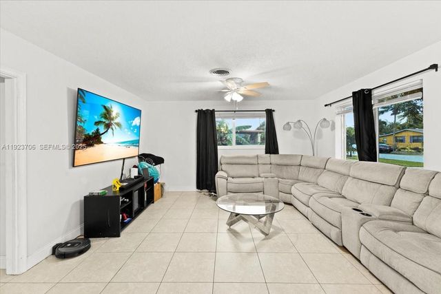 1541 NW 63rd Ave, Sunrise, FL 33313
