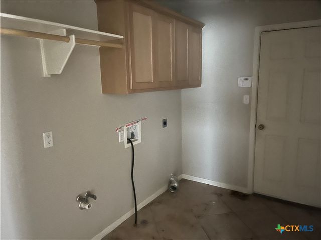 111 Village Green, Victoria, TX 77904