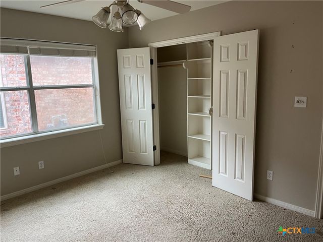 111 Village Green, Victoria, TX 77904