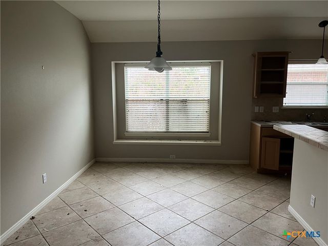 111 Village Green, Victoria, TX 77904