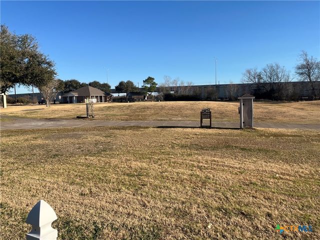 111 Village Green, Victoria, TX 77904