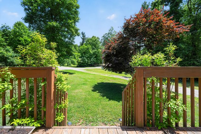 222 Greenwood LN SE, Copper Hill, VA 24079