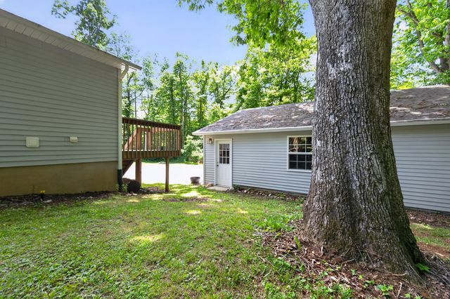 222 Greenwood LN SE, Copper Hill, VA 24079