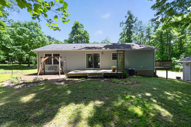 222 Greenwood LN SE, Copper Hill, VA 24079
