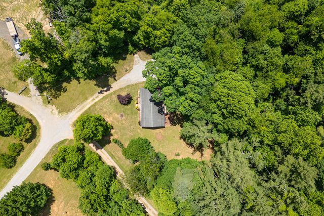 222 Greenwood LN SE, Copper Hill, VA 24079