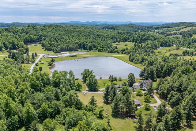 222 Greenwood LN SE, Copper Hill, VA 24079