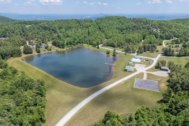 222 Greenwood LN SE, Copper Hill, VA 24079