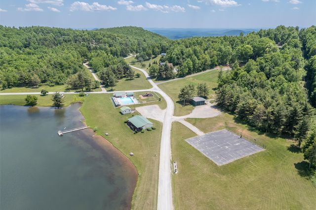 222 Greenwood LN SE, Copper Hill, VA 24079