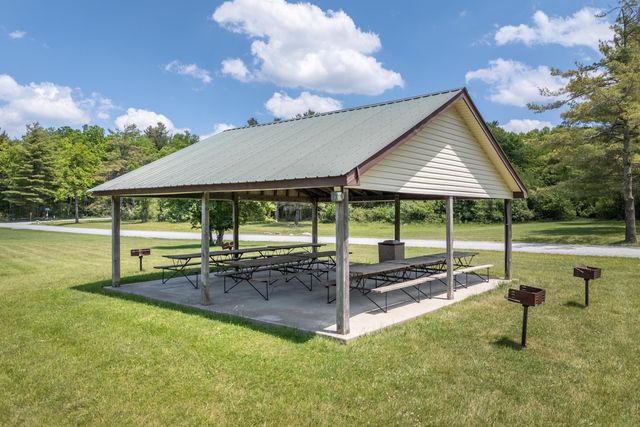 222 Greenwood LN SE, Copper Hill, VA 24079