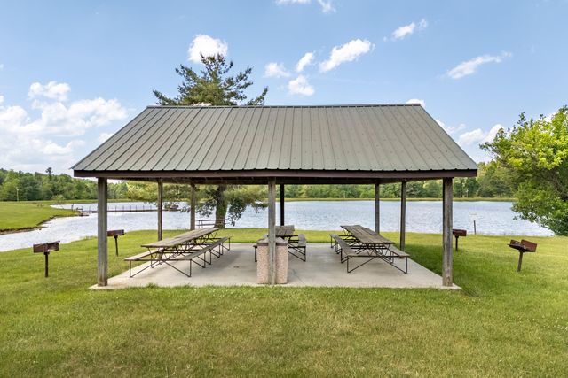 222 Greenwood LN SE, Copper Hill, VA 24079
