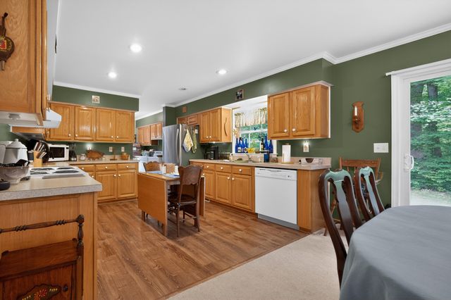 222 Greenwood LN SE, Copper Hill, VA 24079
