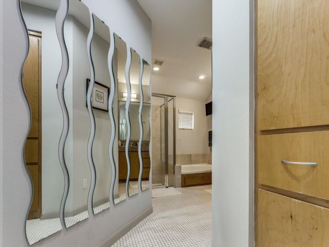 5219 Kiam Street F, Houston, TX 77007