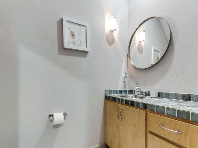 5219 Kiam Street F, Houston, TX 77007