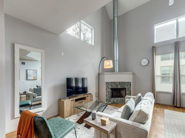 5219 Kiam Street F, Houston, TX 77007