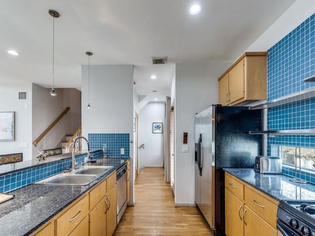 5219 Kiam Street F, Houston, TX 77007