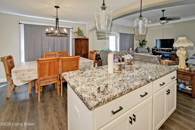 7911 Cultivator Ct, Louisville, KY 40291