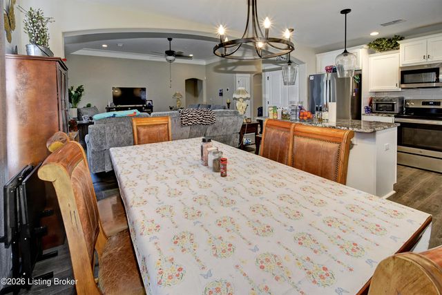 7911 Cultivator Ct, Louisville, KY 40291
