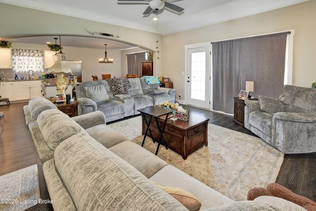 7911 Cultivator Ct, Louisville, KY 40291
