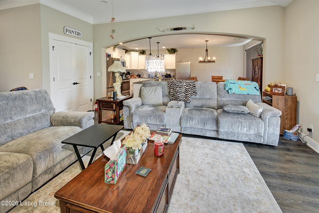 7911 Cultivator Ct, Louisville, KY 40291