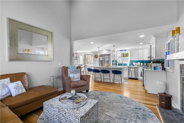 391 Valley Road, Middletown, RI 02842