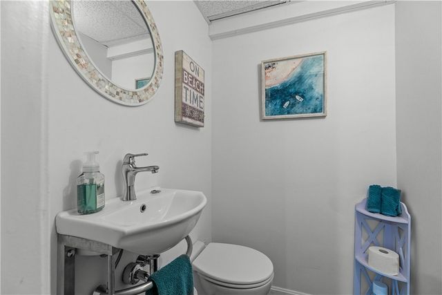 391 Valley Road, Middletown, RI 02842