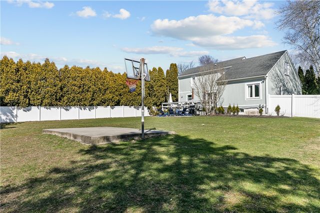 391 Valley Road, Middletown, RI 02842