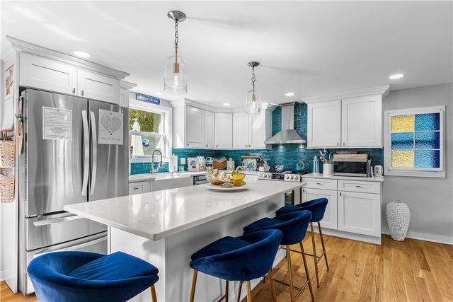 391 Valley Road, Middletown, RI 02842