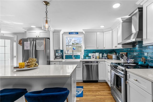 391 Valley Road, Middletown, RI 02842