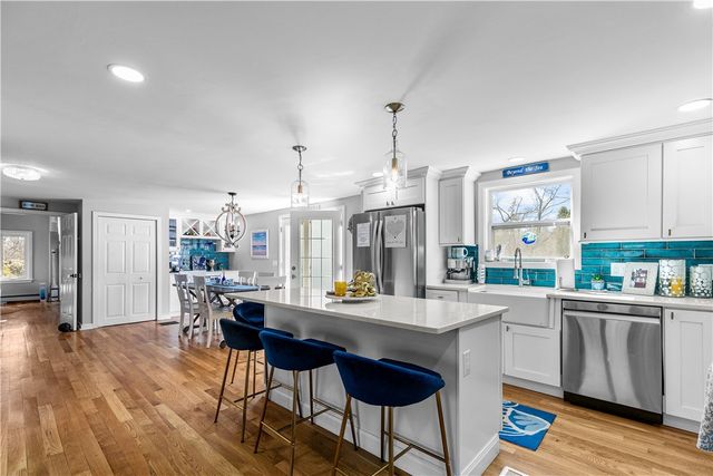 391 Valley Road, Middletown, RI 02842