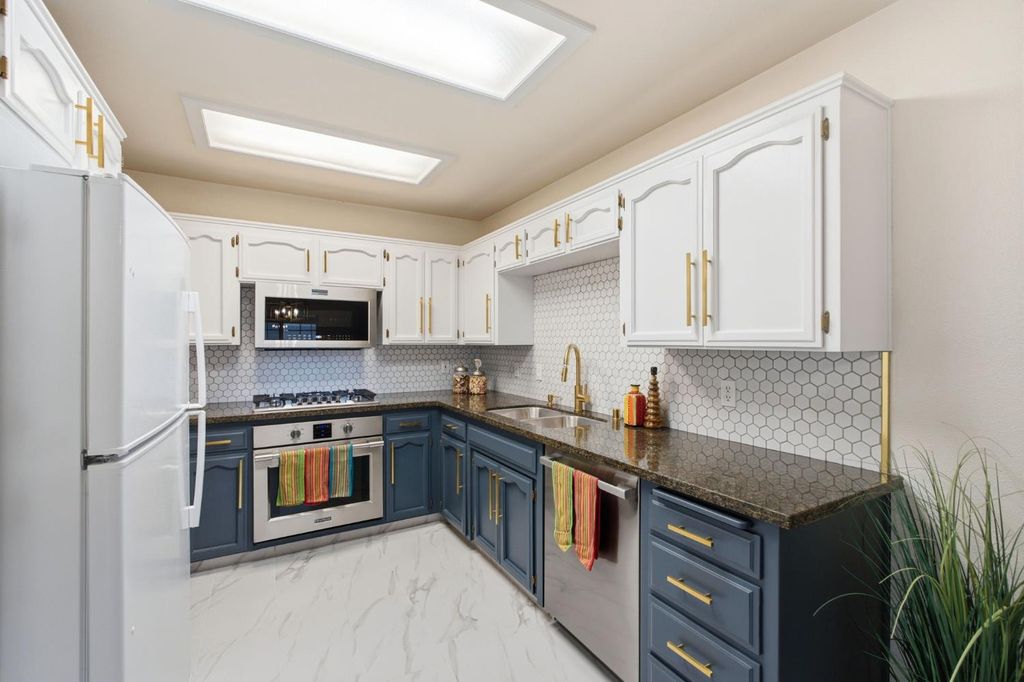 Image 12 of property listing at 1542 E Alluvial Avenue # 258, Fresno, CA 93720