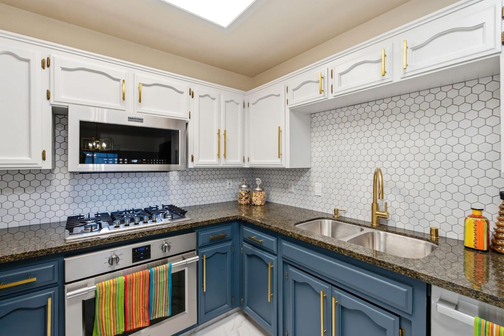 Image 15 of property listing at 1542 E Alluvial Avenue # 258, Fresno, CA 93720