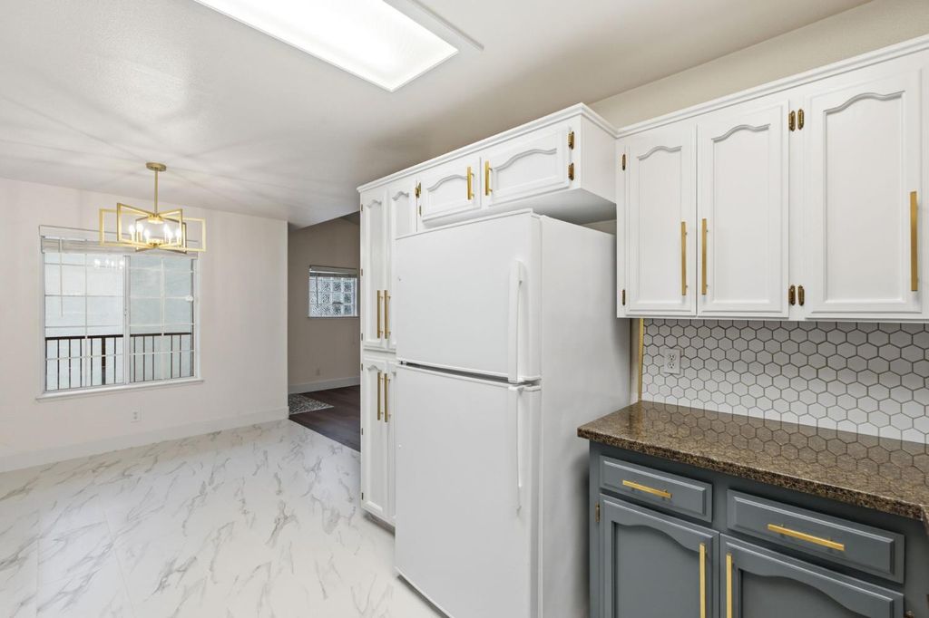 Image 17 of property listing at 1542 E Alluvial Avenue # 258, Fresno, CA 93720