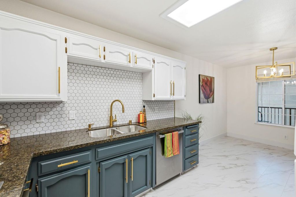 Image 18 of property listing at 1542 E Alluvial Avenue # 258, Fresno, CA 93720