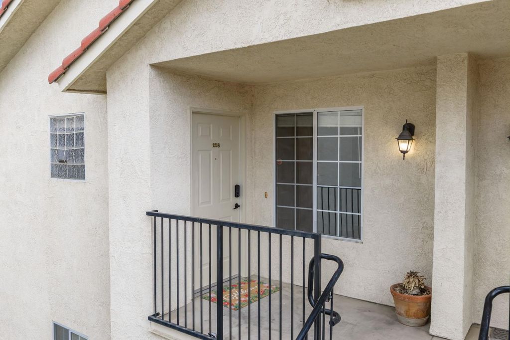 Image 2 of property listing at 1542 E Alluvial Avenue # 258, Fresno, CA 93720