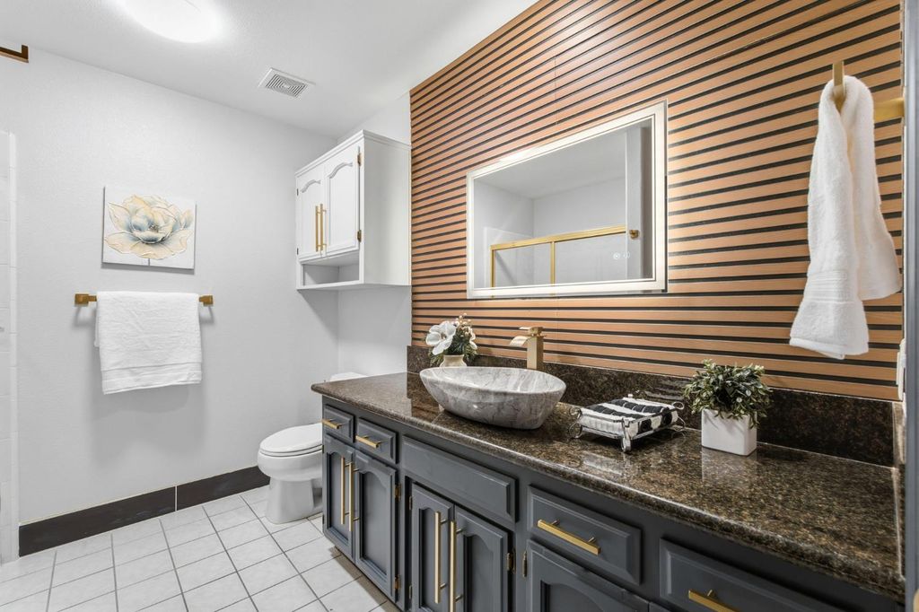 Image 20 of property listing at 1542 E Alluvial Avenue # 258, Fresno, CA 93720