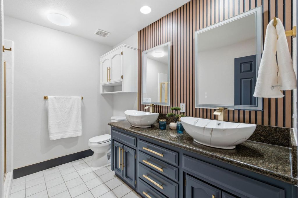 Image 25 of property listing at 1542 E Alluvial Avenue # 258, Fresno, CA 93720