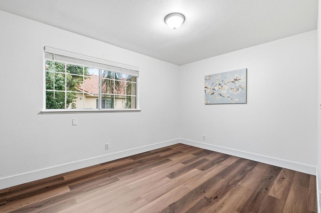Image 28 of property listing at 1542 E Alluvial Avenue # 258, Fresno, CA 93720