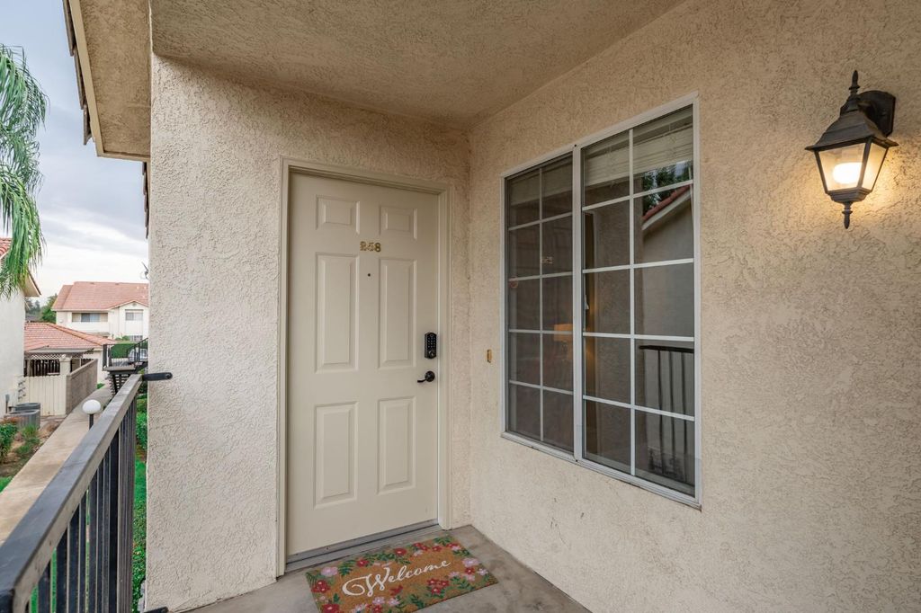 Image 3 of property listing at 1542 E Alluvial Avenue # 258, Fresno, CA 93720