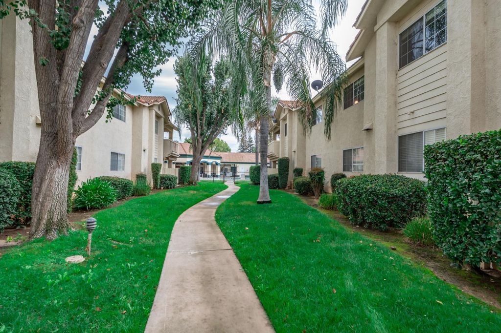 Image 4 of property listing at 1542 E Alluvial Avenue # 258, Fresno, CA 93720