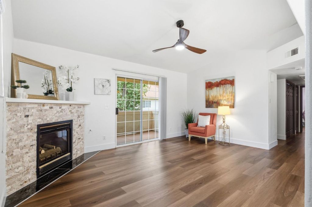 Image 6 of property listing at 1542 E Alluvial Avenue # 258, Fresno, CA 93720