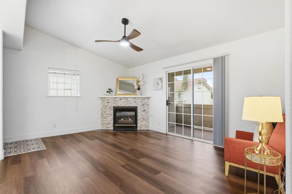 Image 7 of property listing at 1542 E Alluvial Avenue # 258, Fresno, CA 93720
