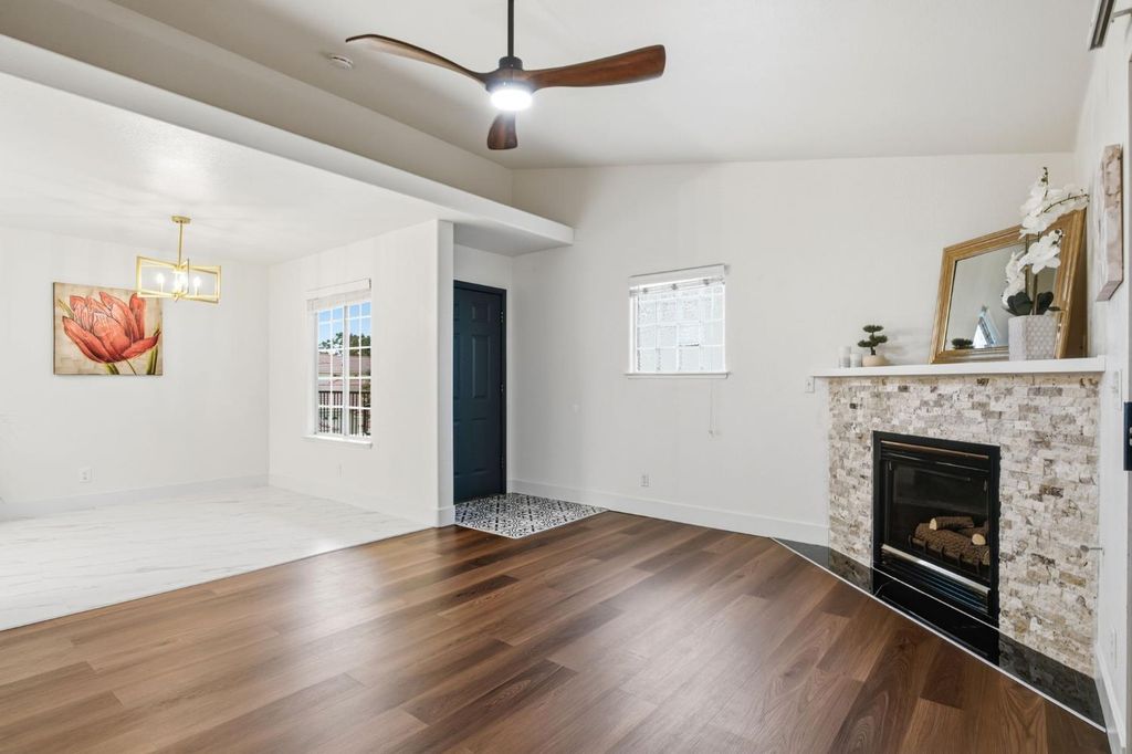 Image 8 of property listing at 1542 E Alluvial Avenue # 258, Fresno, CA 93720