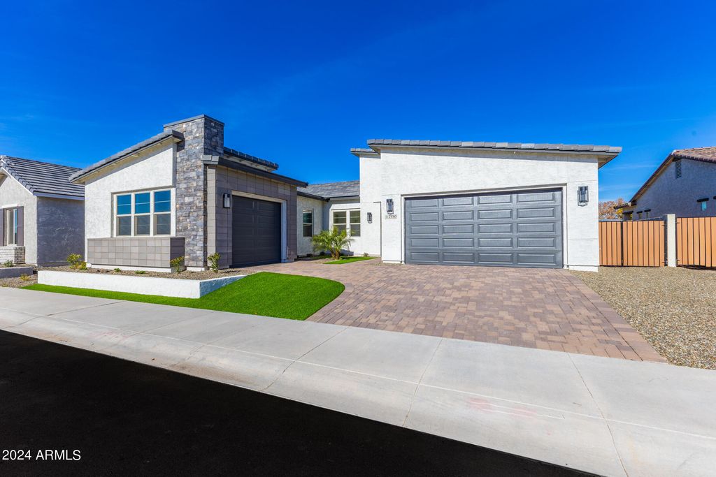 7550 W GELDING Drive, Peoria, AZ 85381 — exterior