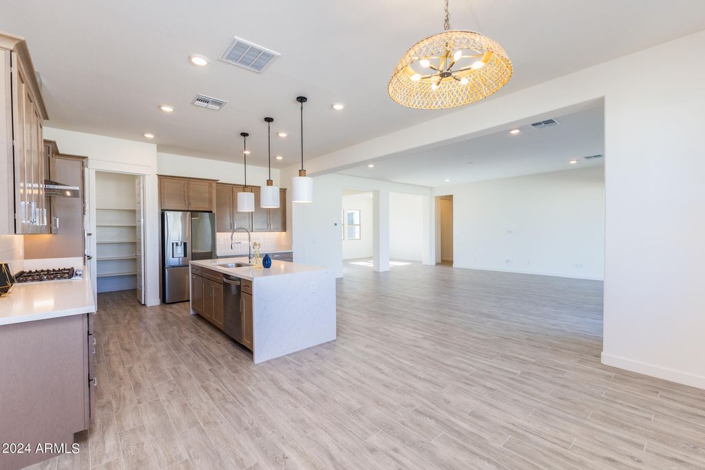 7550 W GELDING Drive, Peoria, AZ 85381 — photo 4