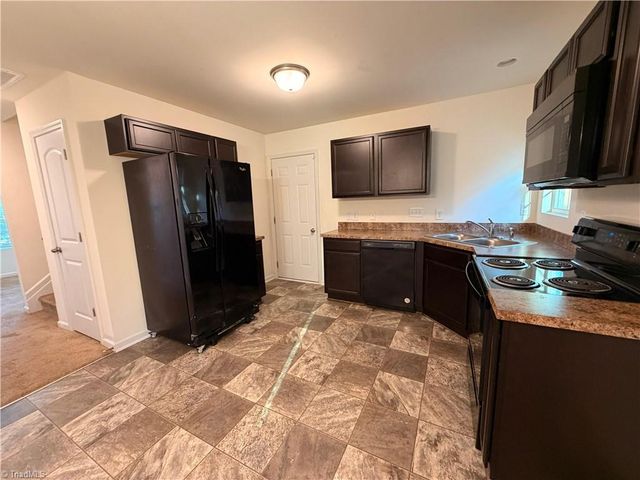 948 Brentwood Park Lane, Rural Hall, NC 27045